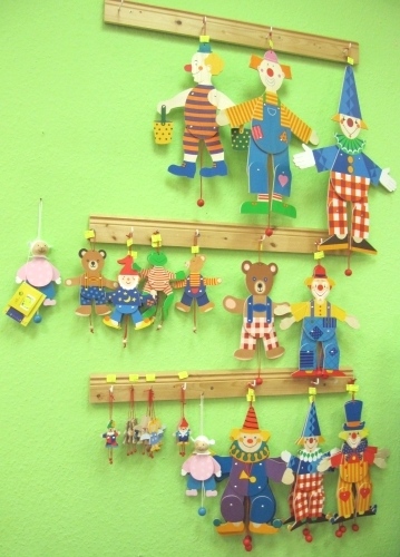 Im KinderKram finden Sie auch eine Auswahl von lustigen Hampelmännern.